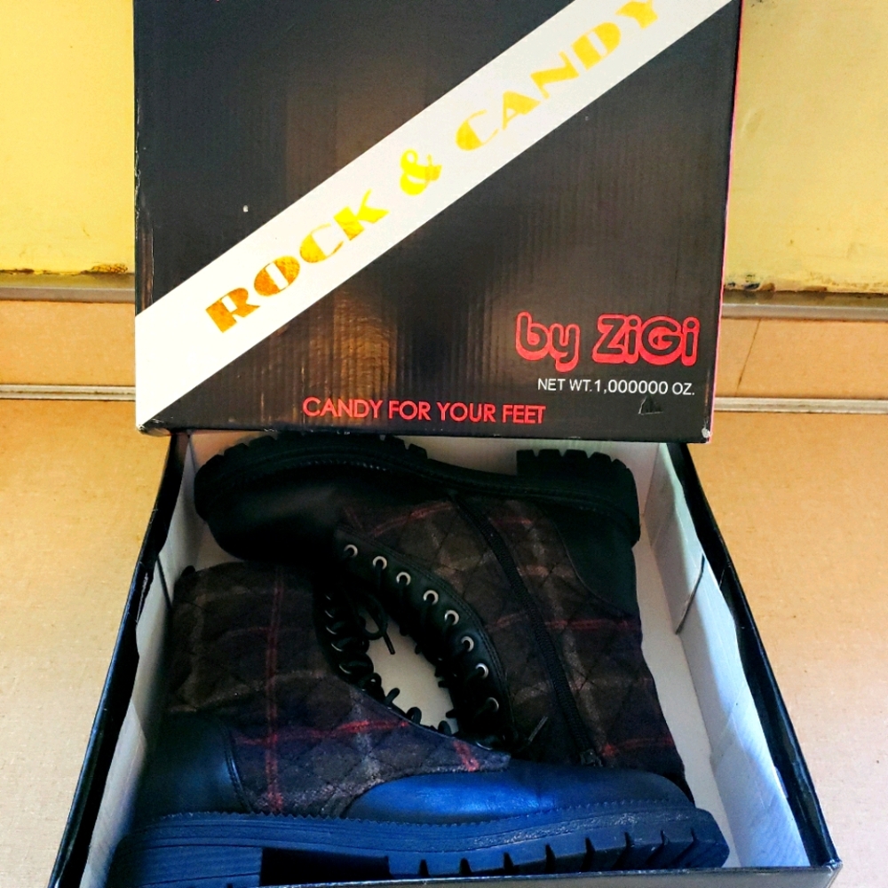 BRAND NEW. ROCK AND CANDY BLACK&PLAID COMBAT BOOTS